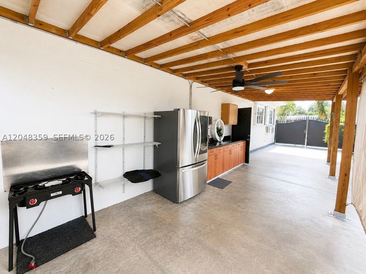 621 E 52nd St #W - Photo 3 of 8