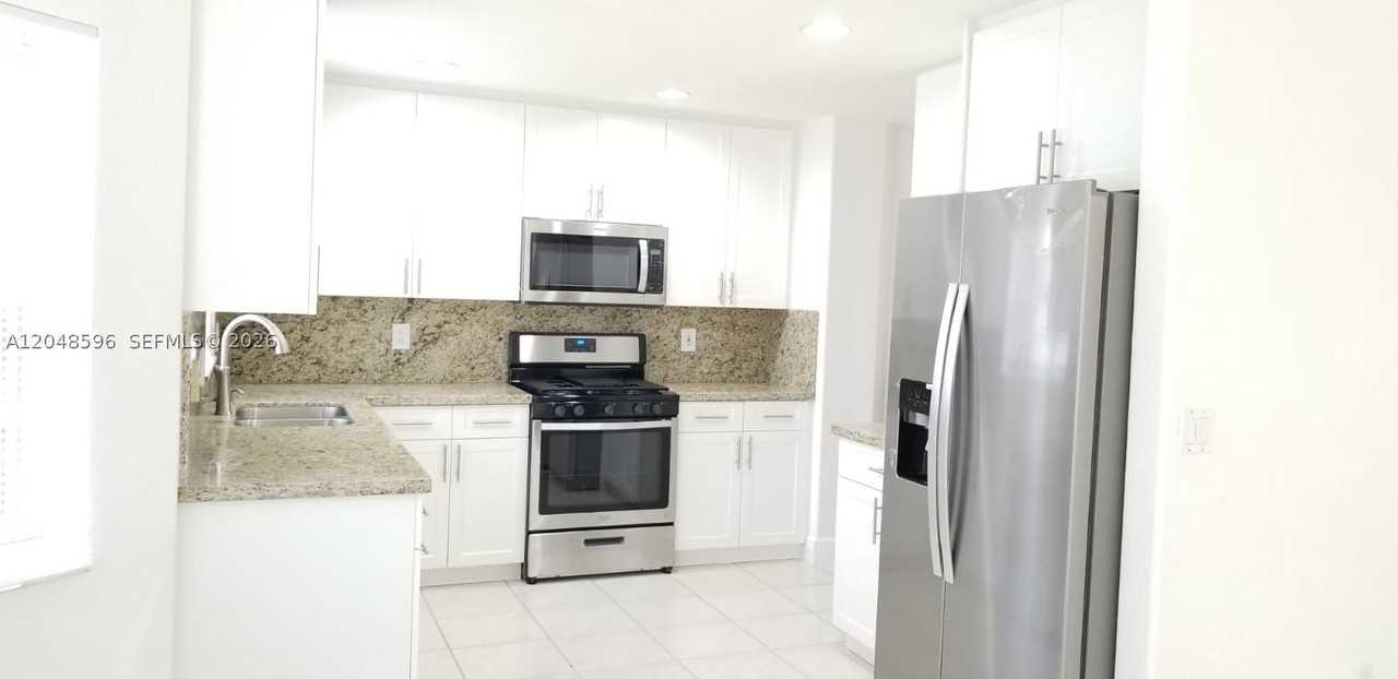 2420 Nw 137th Ter #2420 - Photo 5 of 17