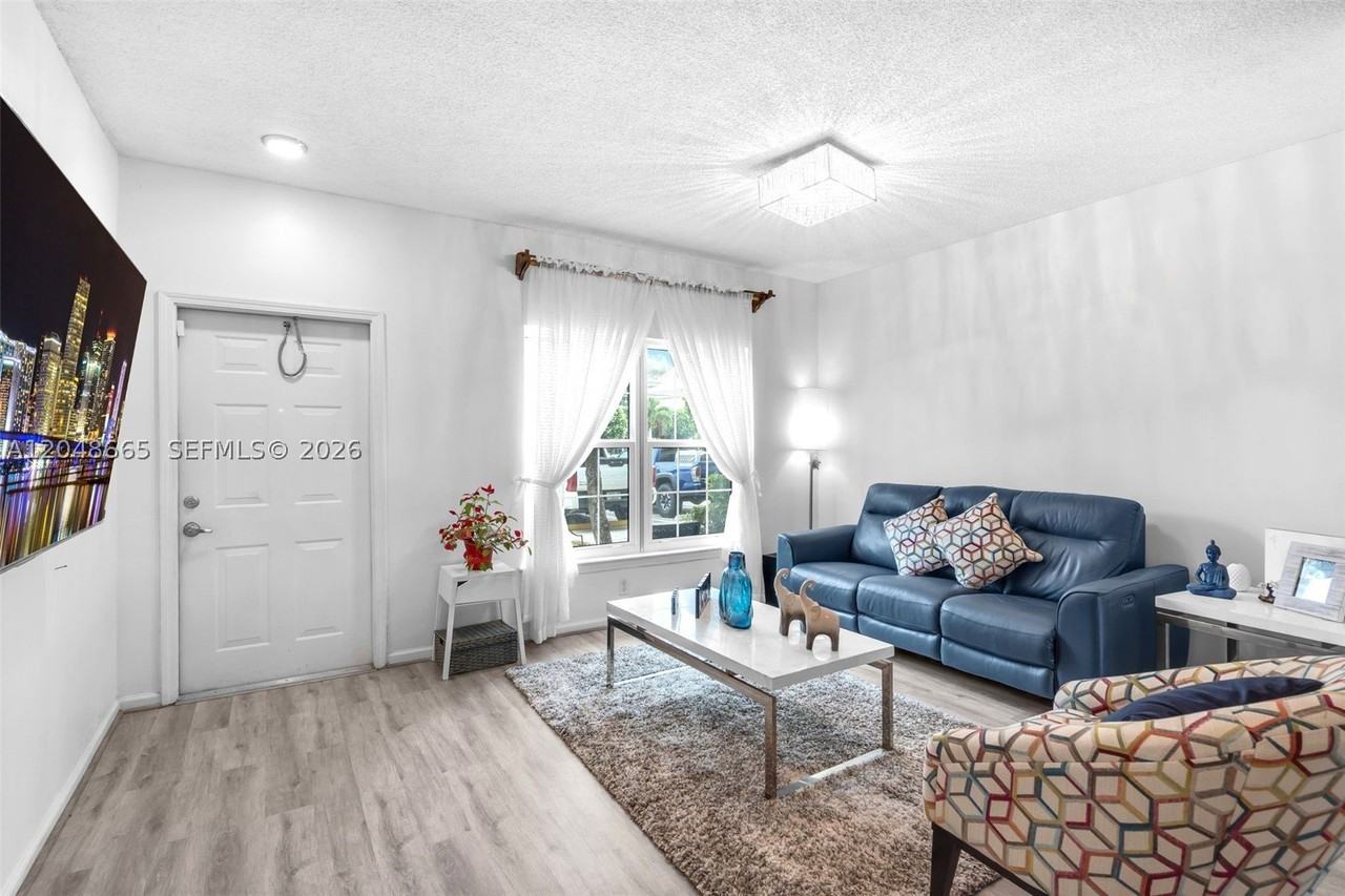 9925 Nw 57th Mnr #00 - Photo 7 of 38