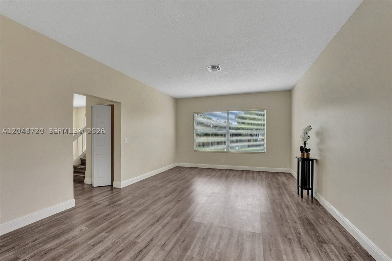1224 Sussex St - Photo 6 of 50