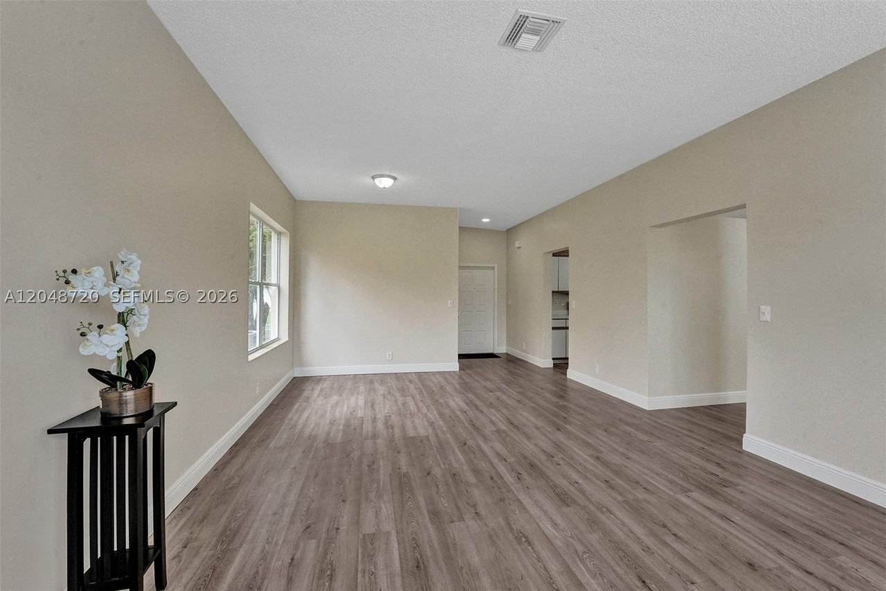 1224 Sussex St - Photo 7 of 50