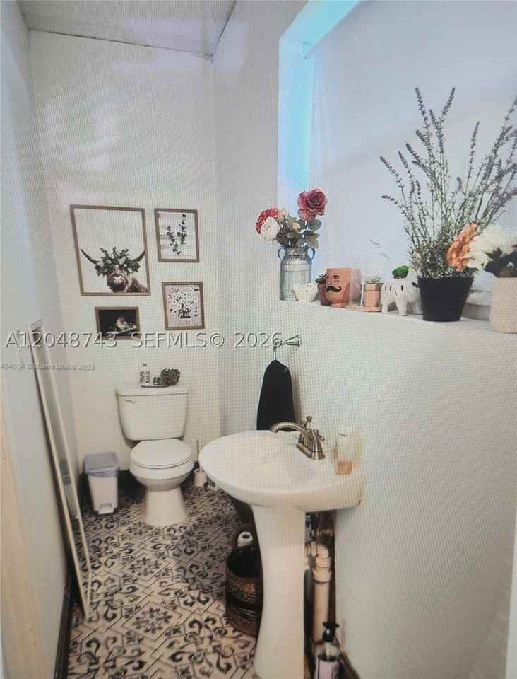 2251 Nw 87th Ter - Photo 3 of 7