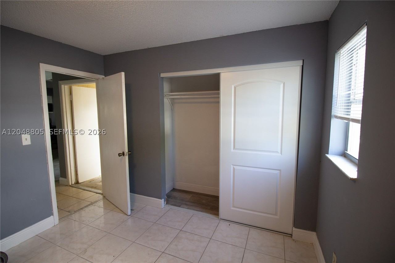 825 Sw 10th St #C - Photo 6 of 10
