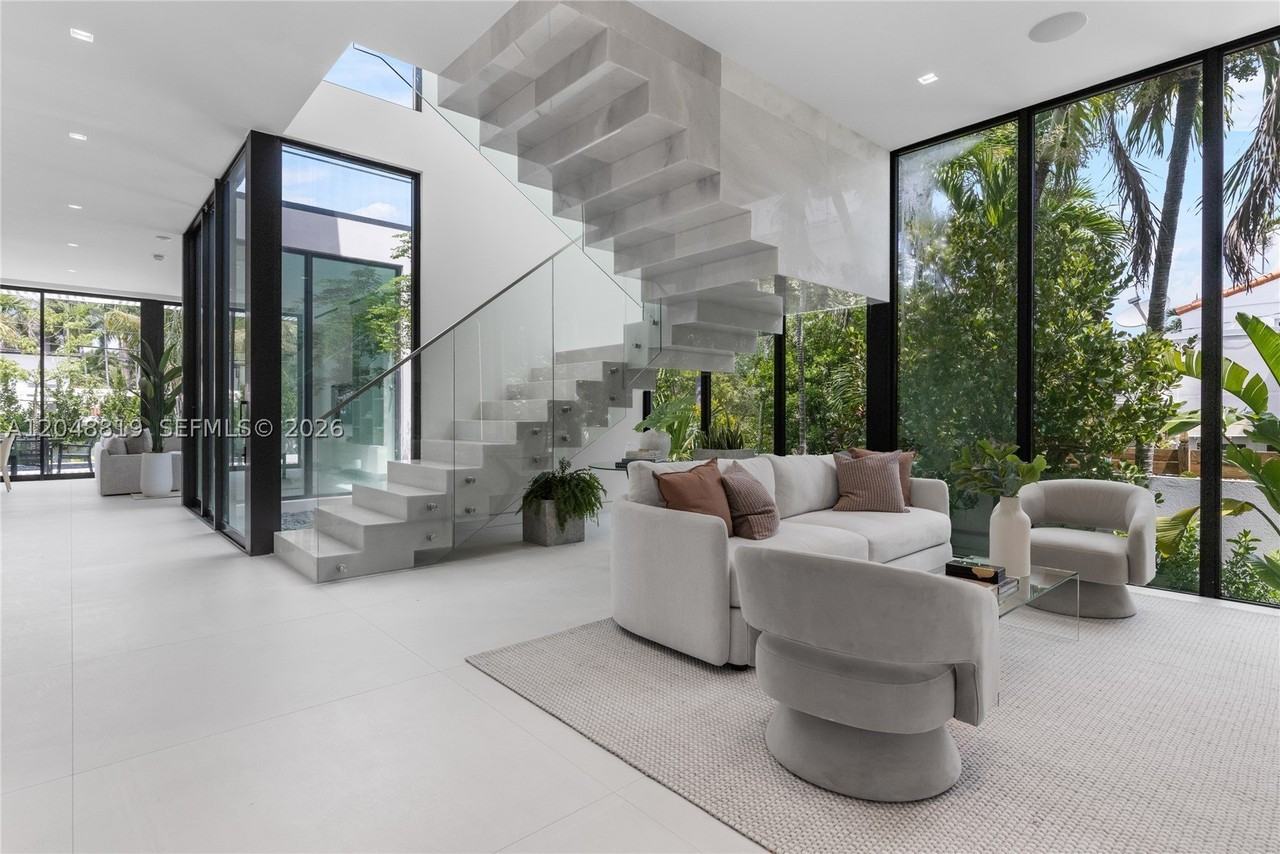 4504 Sheridan Ave - Photo 4 of 34