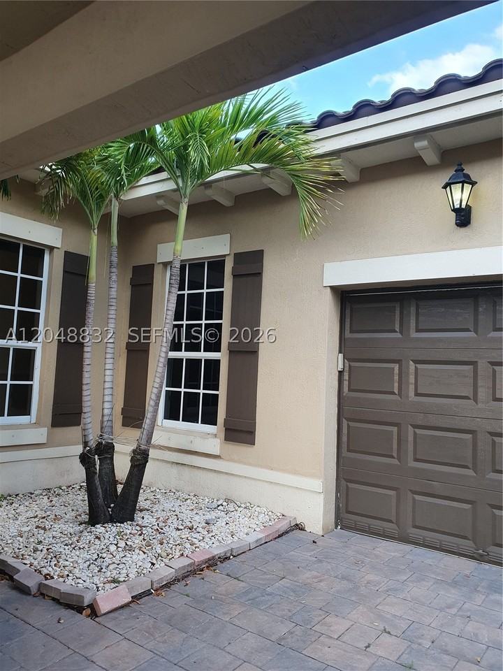 9171 Sw 169th Pl #0 - Photo 6 of 15