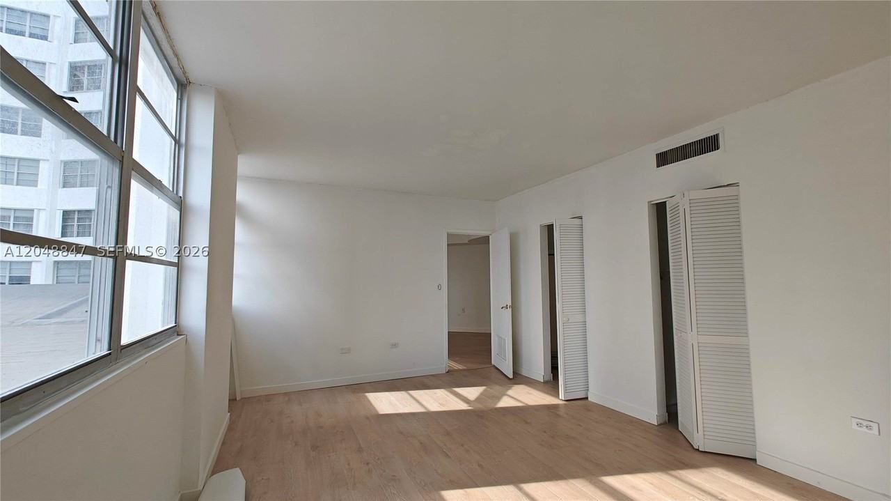 801 Brickell Bay Dr #365 - Photo 3 of 11