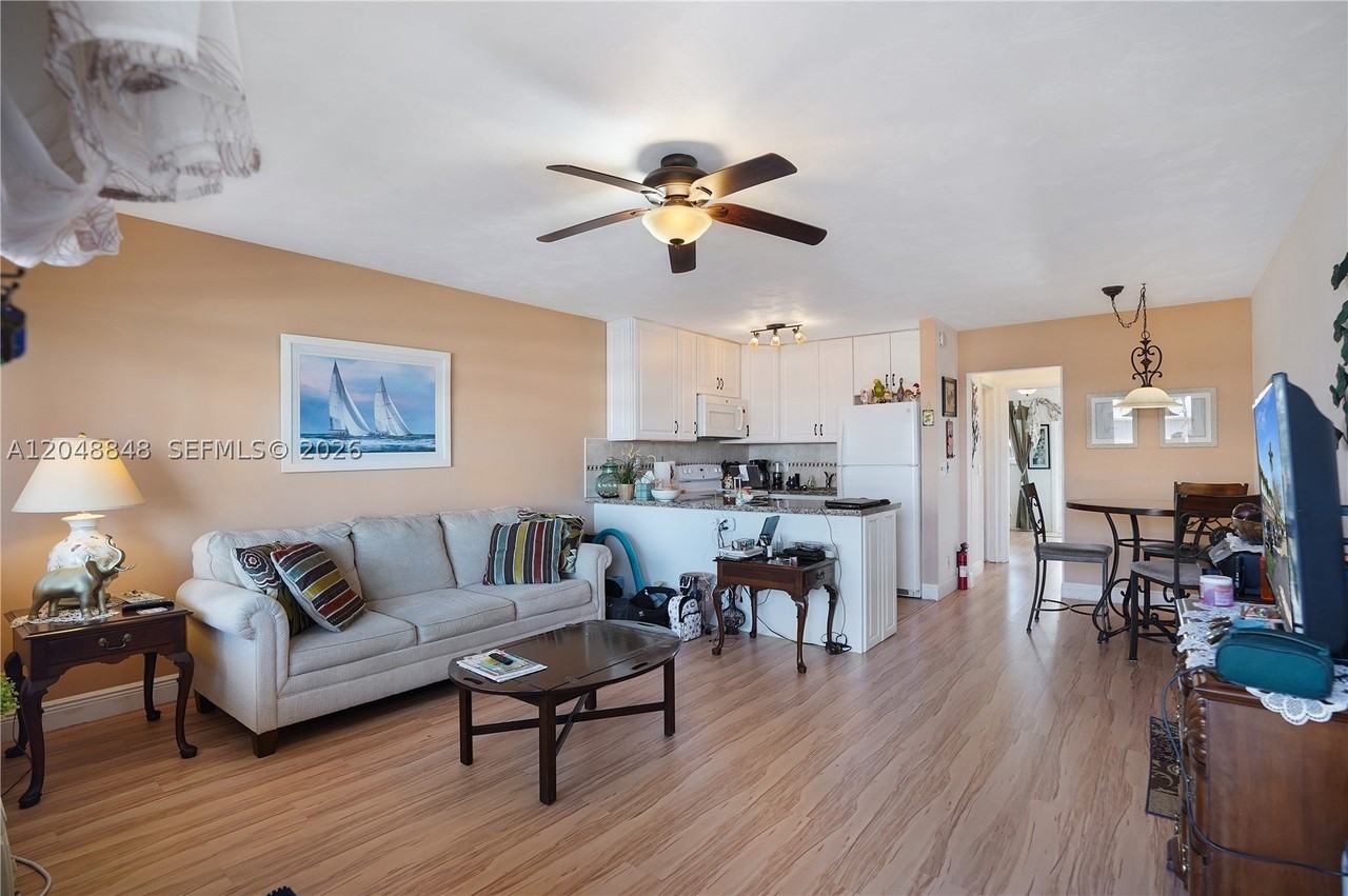 1000 Sw 11th Ave #17E - Photo 2 of 18