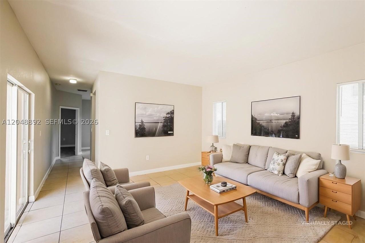216 Se 32nd Ter - Photo 3 of 18