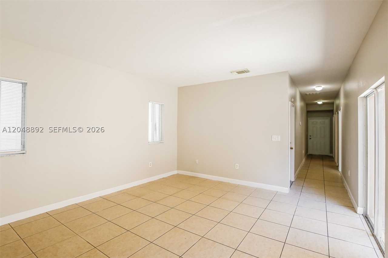 216 Se 32nd Ter - Photo 5 of 18