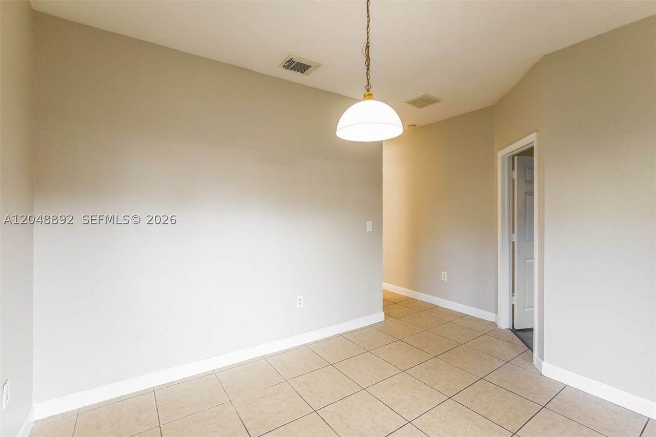 216 Se 32nd Ter - Photo 6 of 18