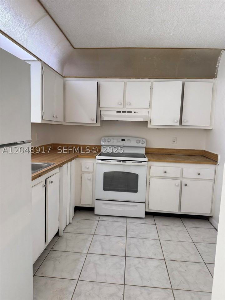 2830 Somerset Dr #402N - Photo 3 of 7
