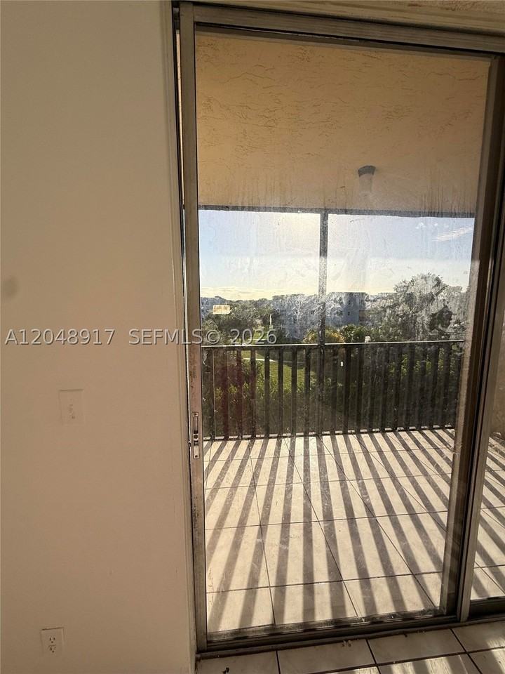 2830 Somerset Dr #402N - Photo 5 of 7