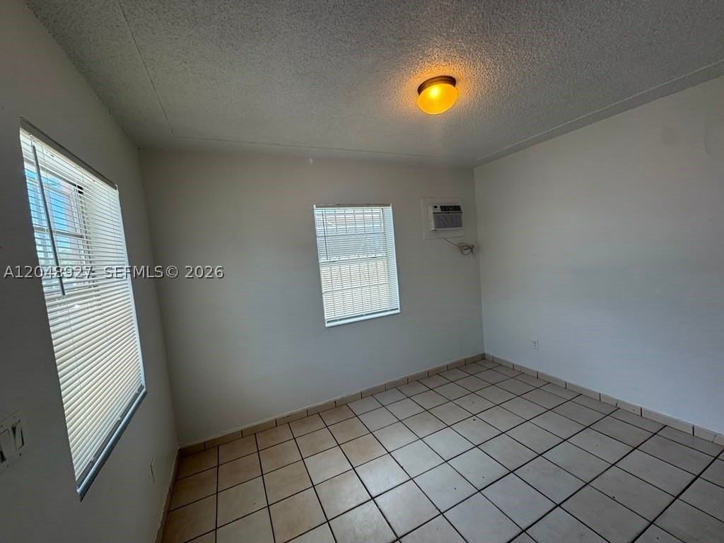 1236 Nw 33rd Ave #1 - Photo 4 of 19