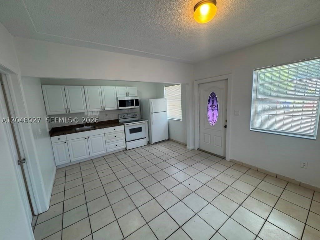 1236 Nw 33rd Ave #1 - Photo 7 of 19