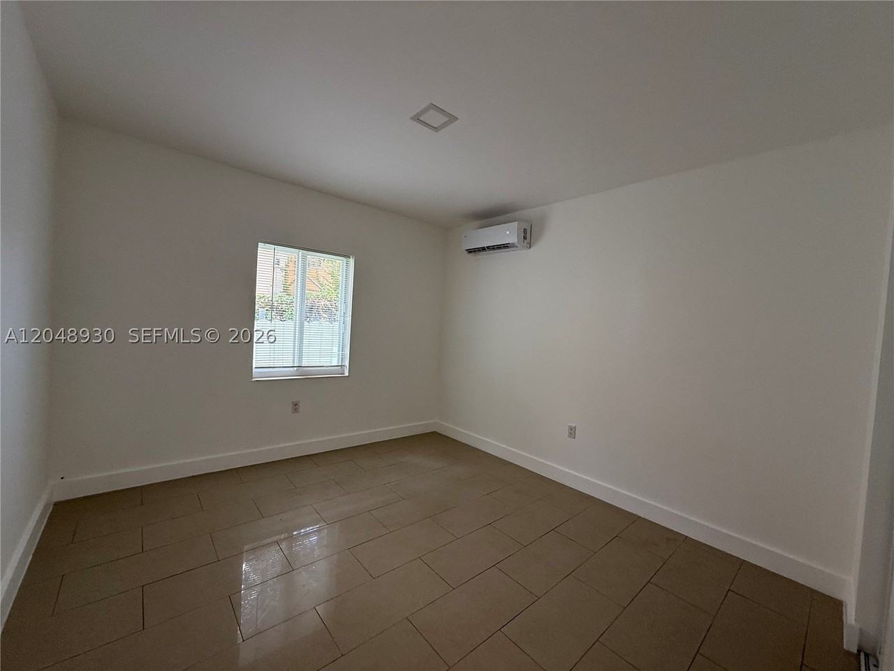 242 Ne 55th Ter #2 - Photo 4 of 7