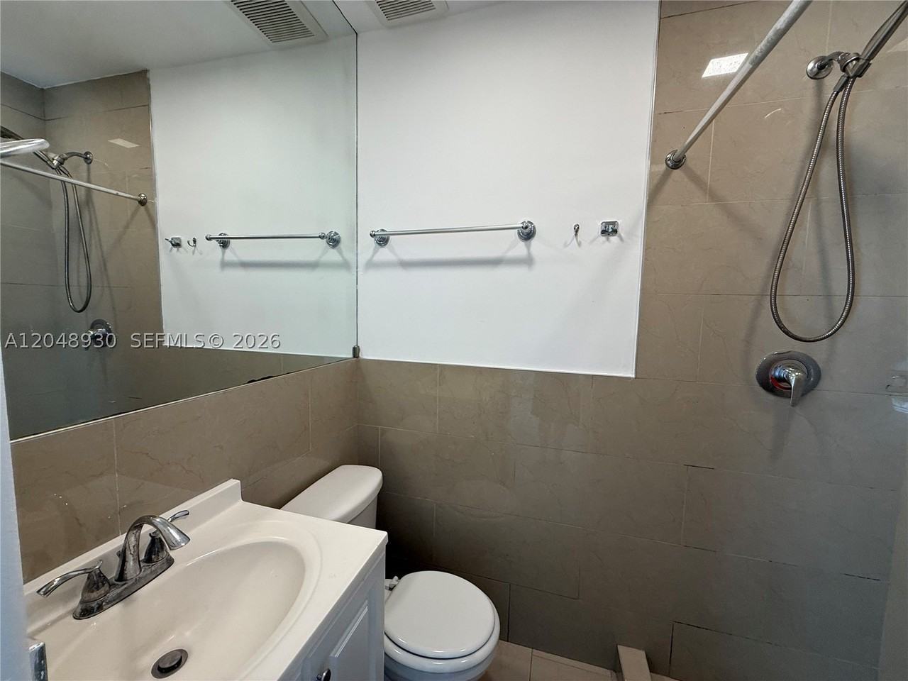 242 Ne 55th Ter #2 - Photo 6 of 7