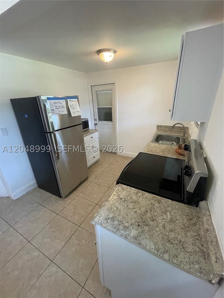 453 Sw 19th Rd #REAR - Photo 2 of 6