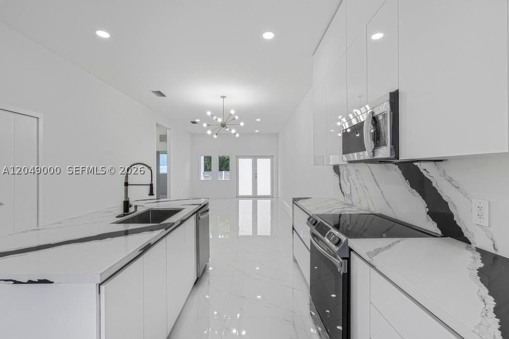 2419 Nw 97th St - Photo 2 of 19