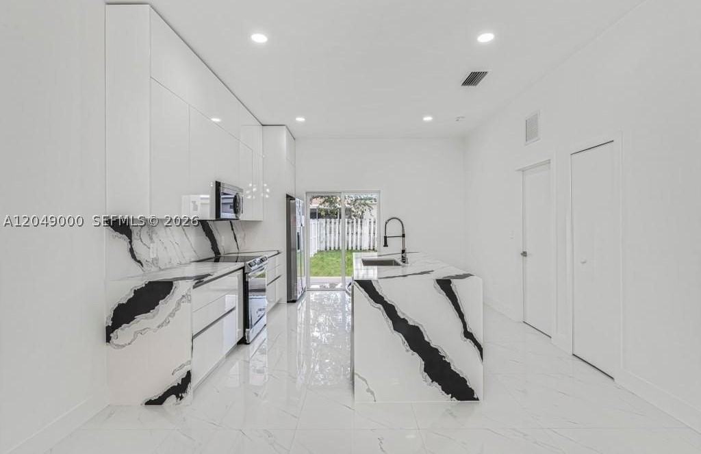 2419 Nw 97th St - Photo 3 of 19