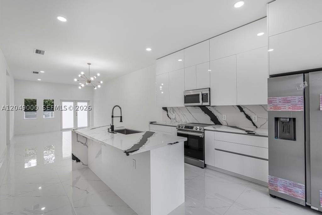 2419 Nw 97th St - Photo 4 of 19