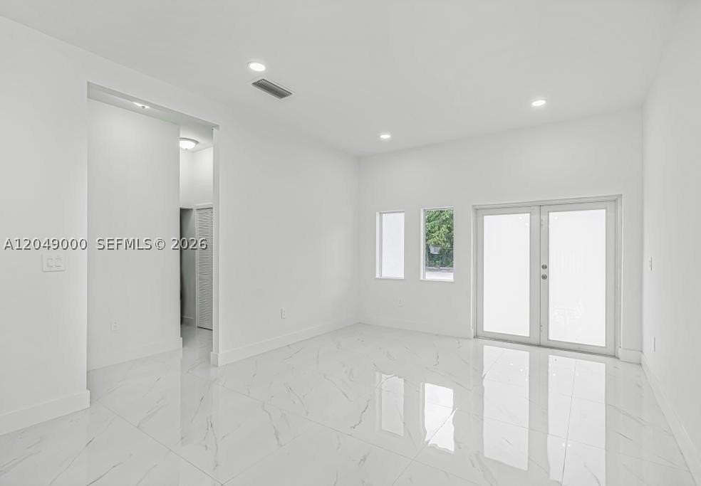 2419 Nw 97th St - Photo 5 of 19