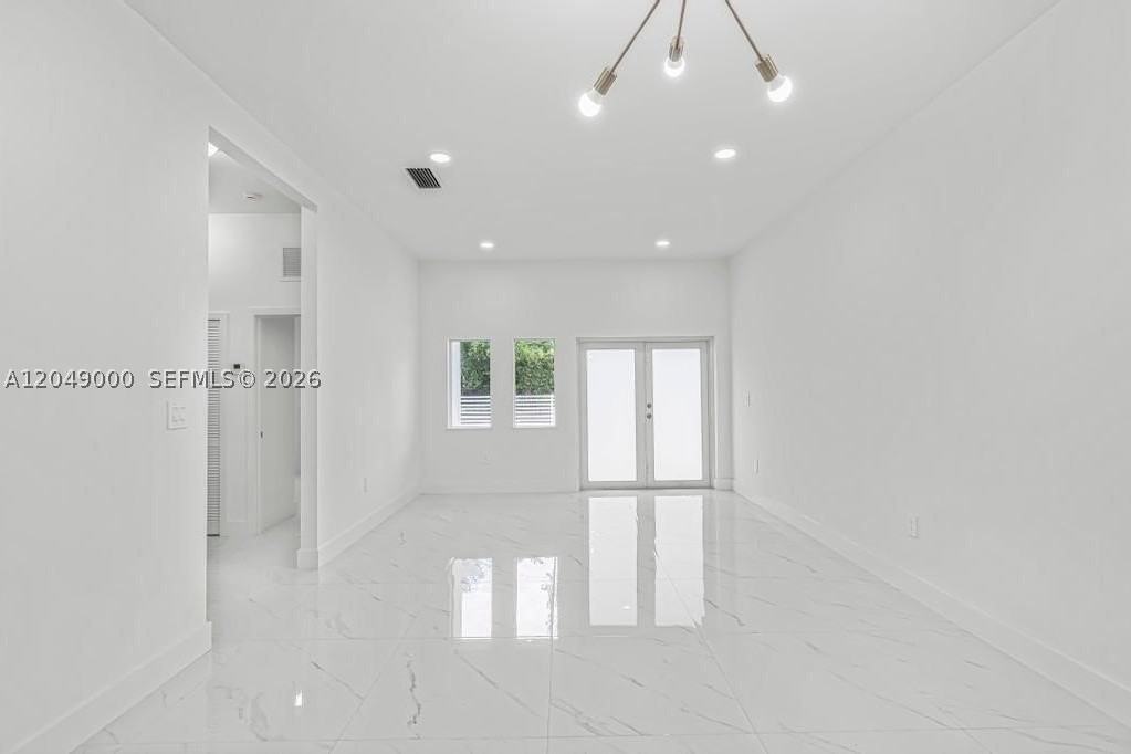 2419 Nw 97th St - Photo 6 of 19