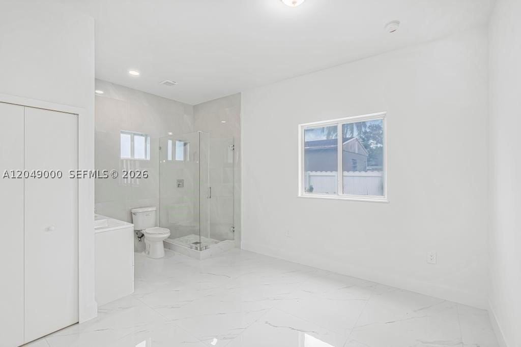 2419 Nw 97th St - Photo 7 of 19