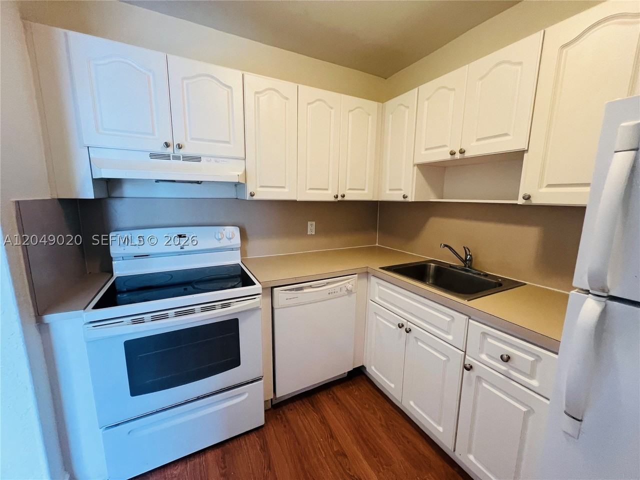 2050 N Douglas Rd #208 - Photo 3 of 22