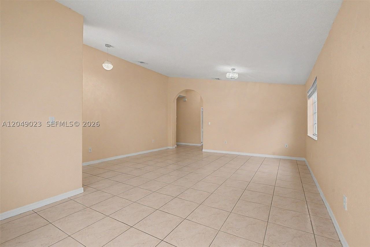 15339 Sw 32nd Ter #0 - Photo 3 of 30