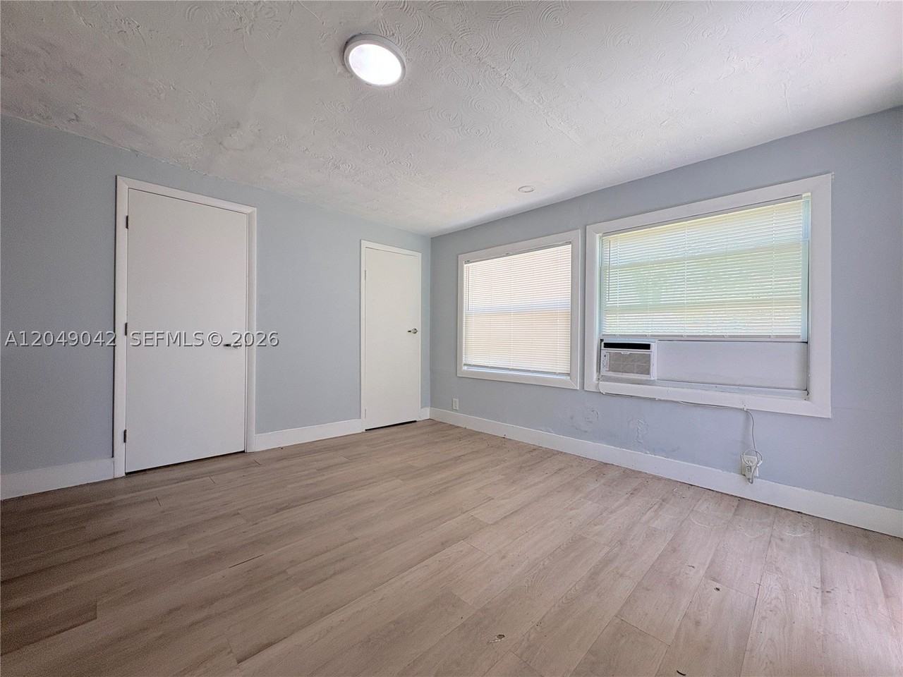 1825 Mckinley St #1-2 - Photo 3 of 8
