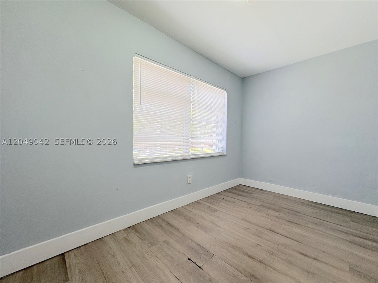 1825 Mckinley St #1-2 - Photo 4 of 8