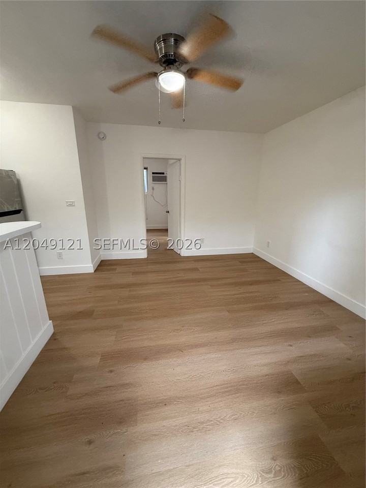 479 Sw 3rd St #3 - Photo 3 of 15