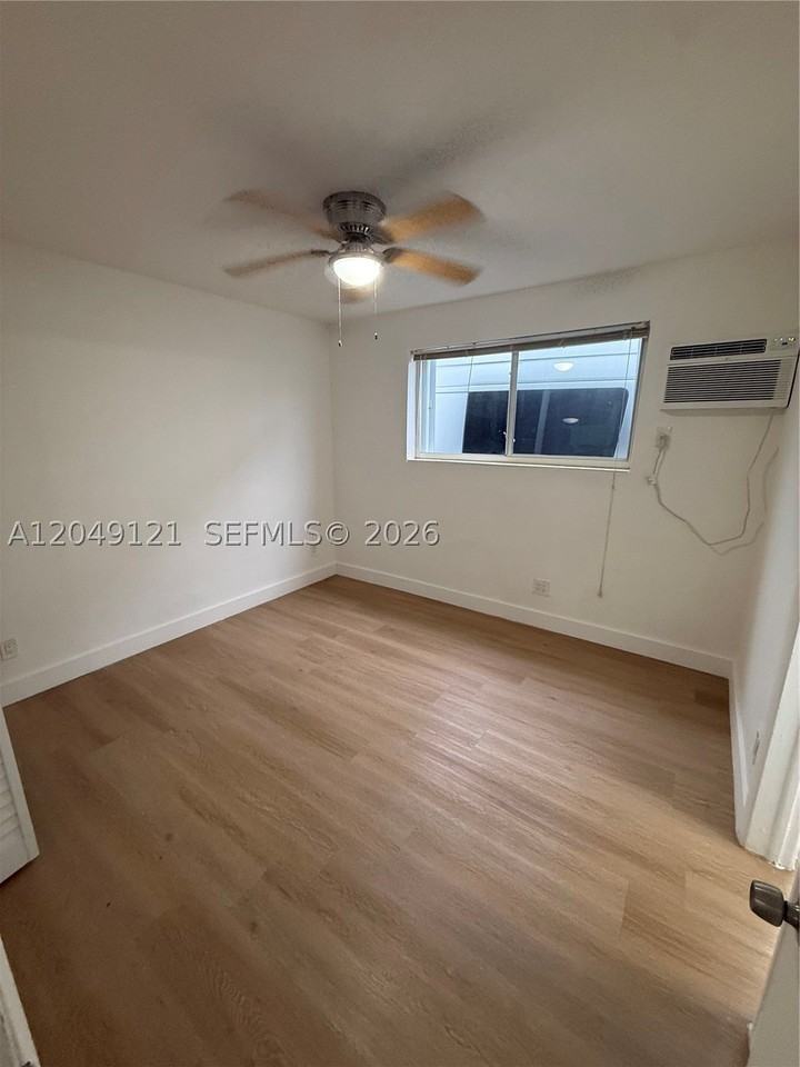 479 Sw 3rd St #3 - Photo 6 of 15