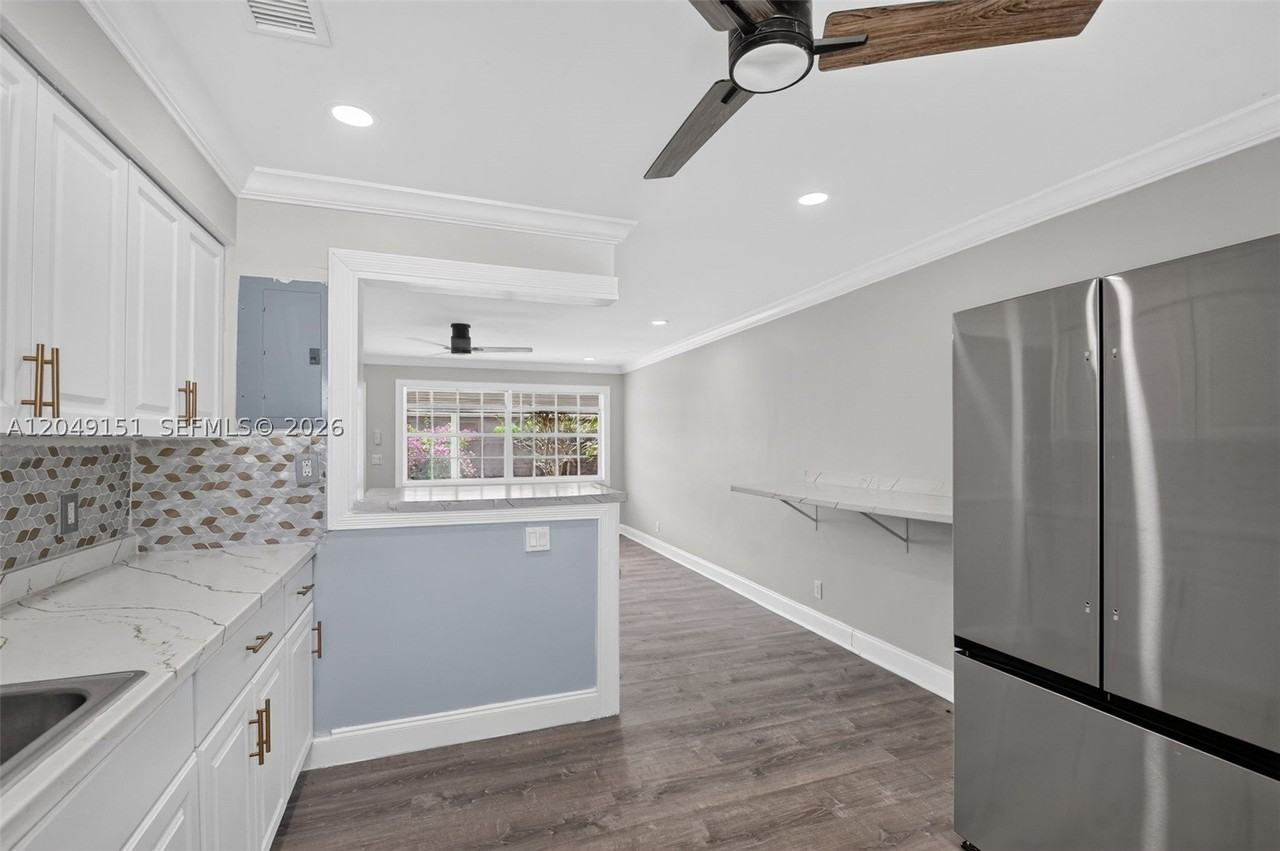 824 Bayberry Dr - Photo 6 of 28