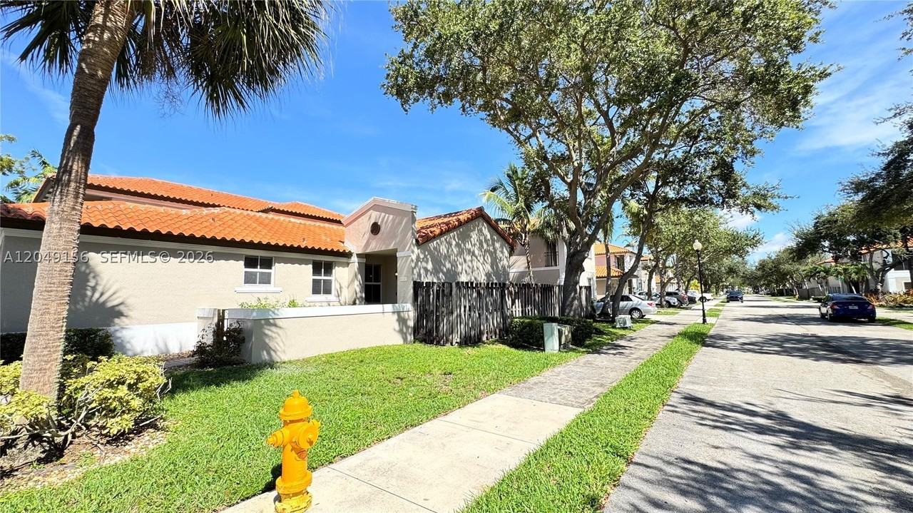 8337 Nw 142nd St #8337 - Photo 3 of 40