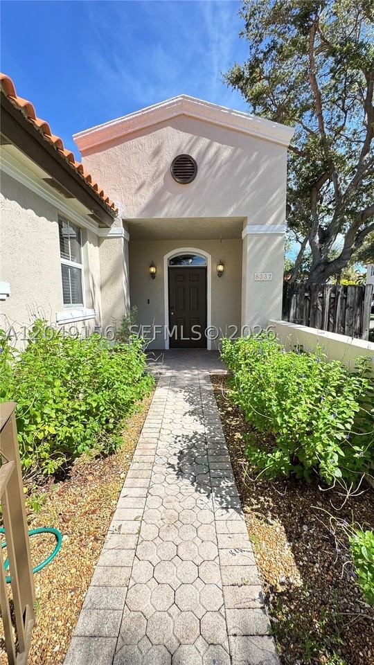 8337 Nw 142nd St #8337 - Photo 4 of 40
