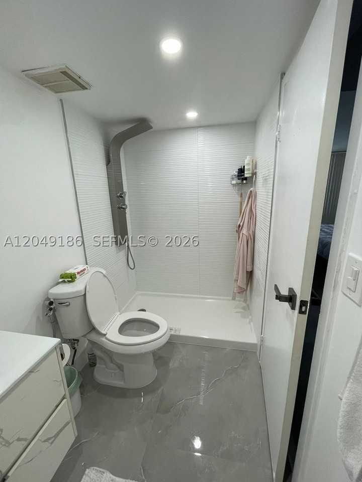 7601 E Treasure Dr #1017 - Photo 3 of 31