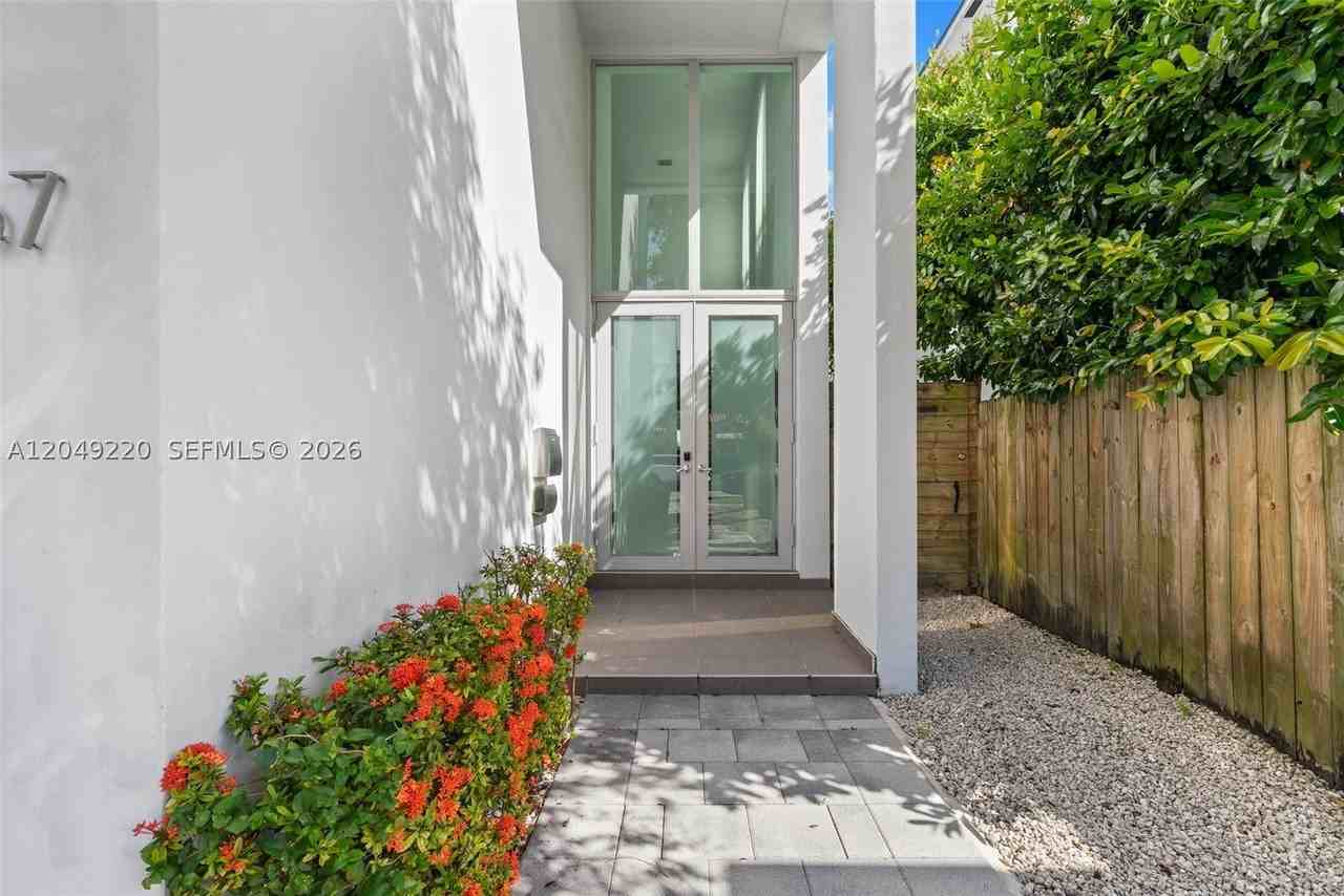 3567 Sw 1st Ave #3567 - Photo 3 of 43