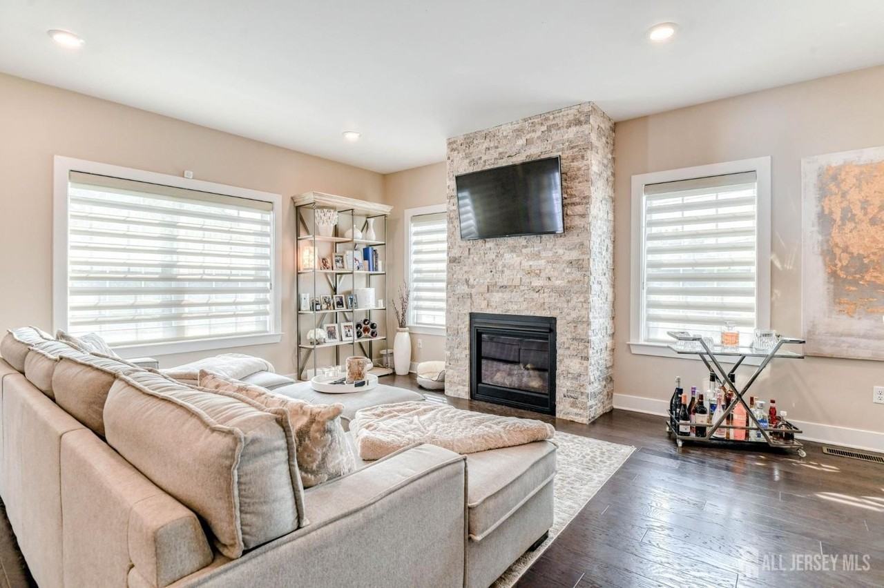 1529 Paxton Ln - Photo 6 of 32