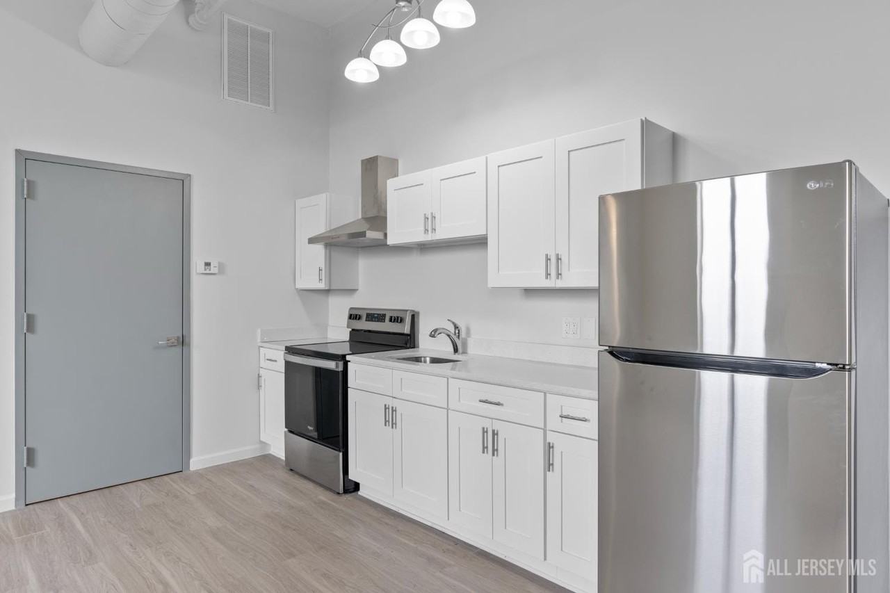 226 New Brunswick Ave #301 - Photo 3 of 17