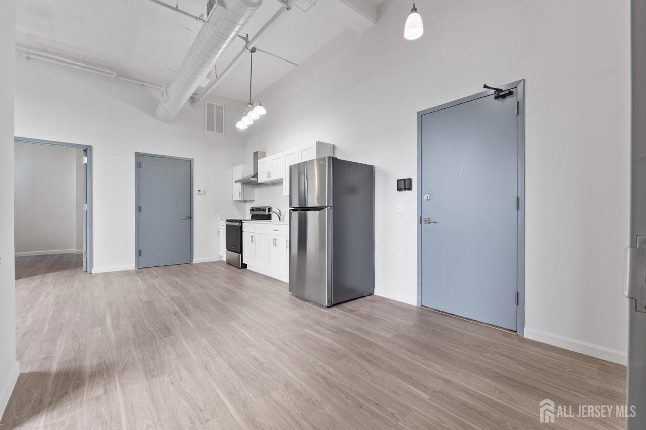 226 New Brunswick Ave #302 - Photo 5 of 17