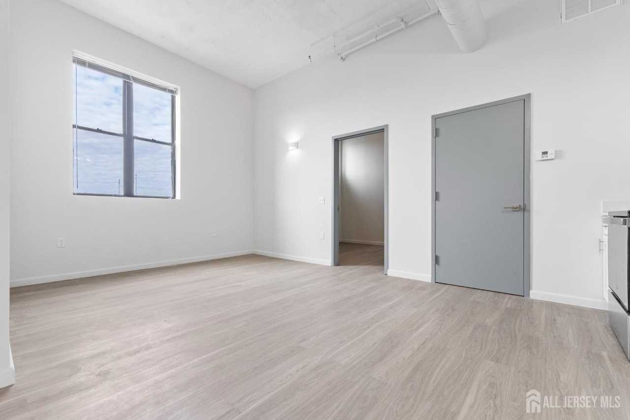 226 New Brunswick Ave #302 - Photo 6 of 17