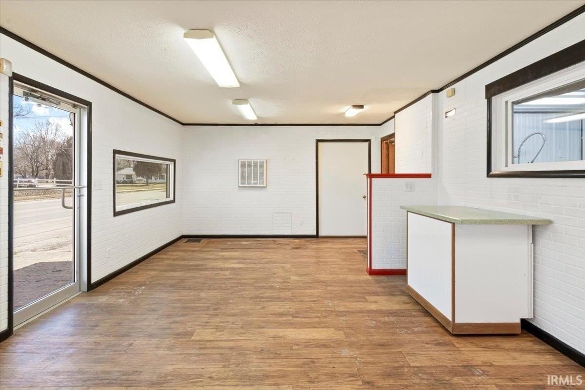 406 N Main St - Photo 4 of 23