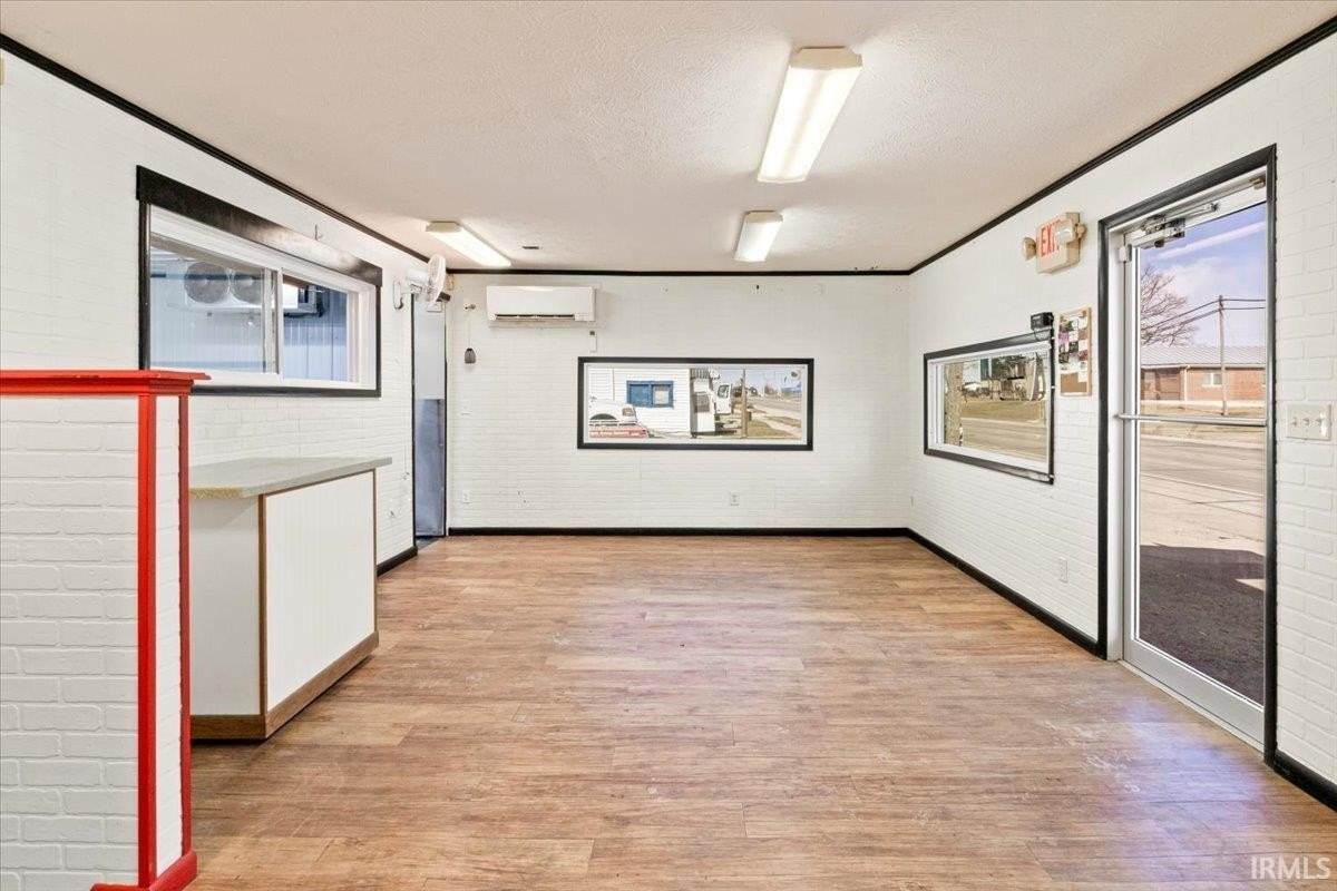 406 N Main St - Photo 5 of 23