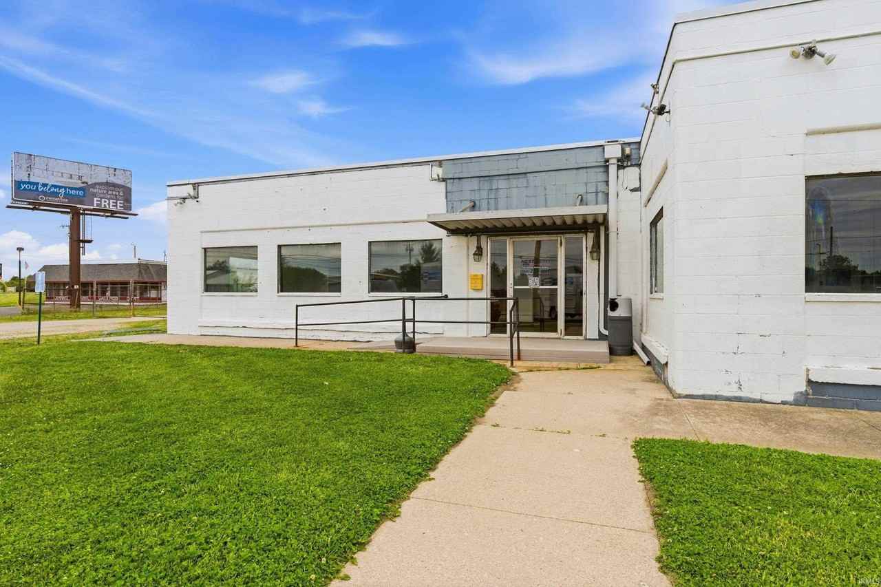 4415 N Broadway Ave - Photo 2 of 24