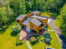 featured image of 369 E Shore Rd
