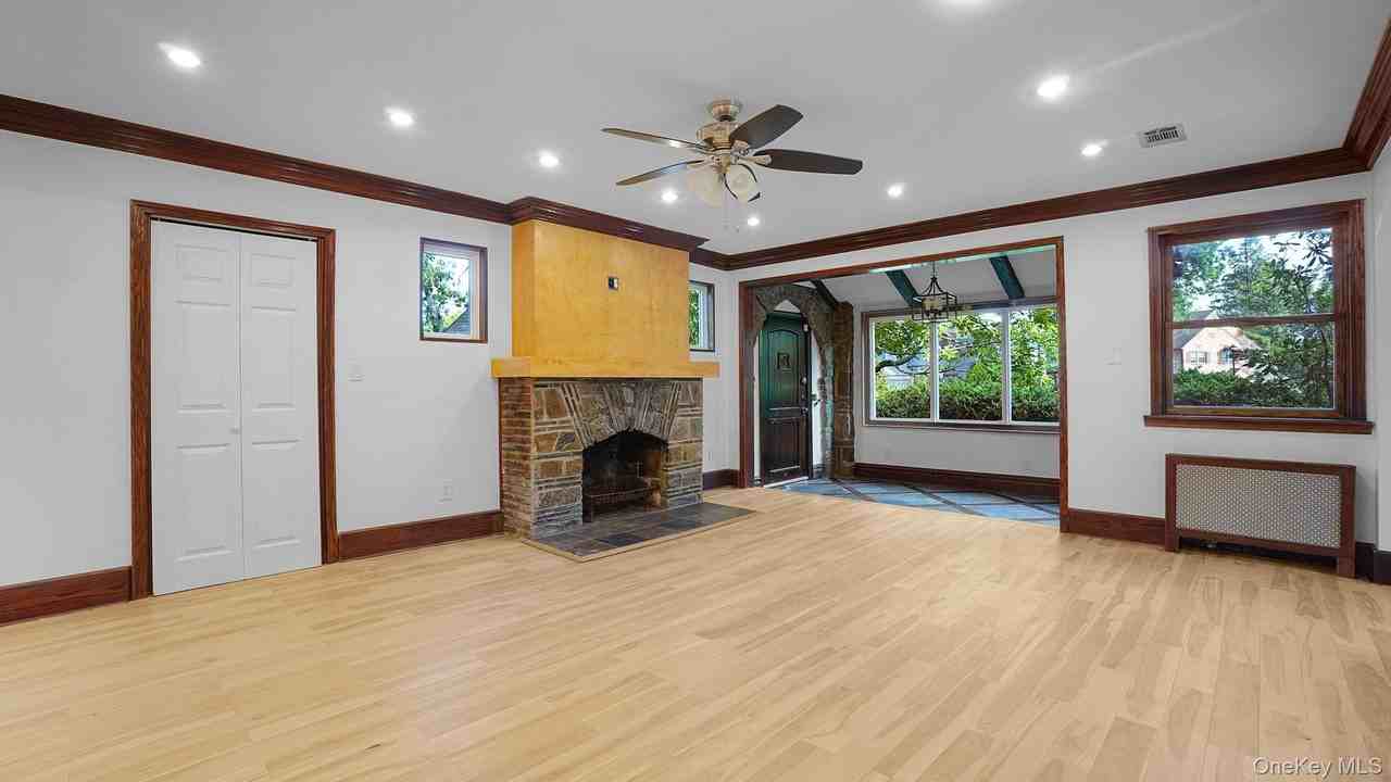 22 Parkwold Dr E - Photo 6 of 24