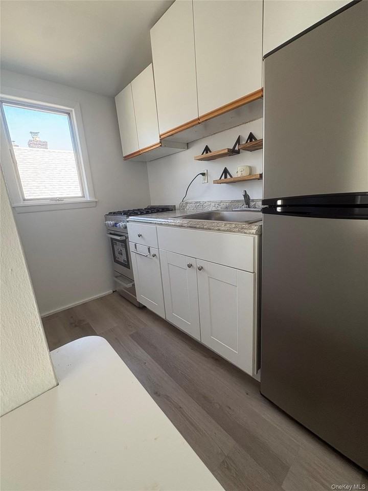 615 W Market St - Photo 7 of 13