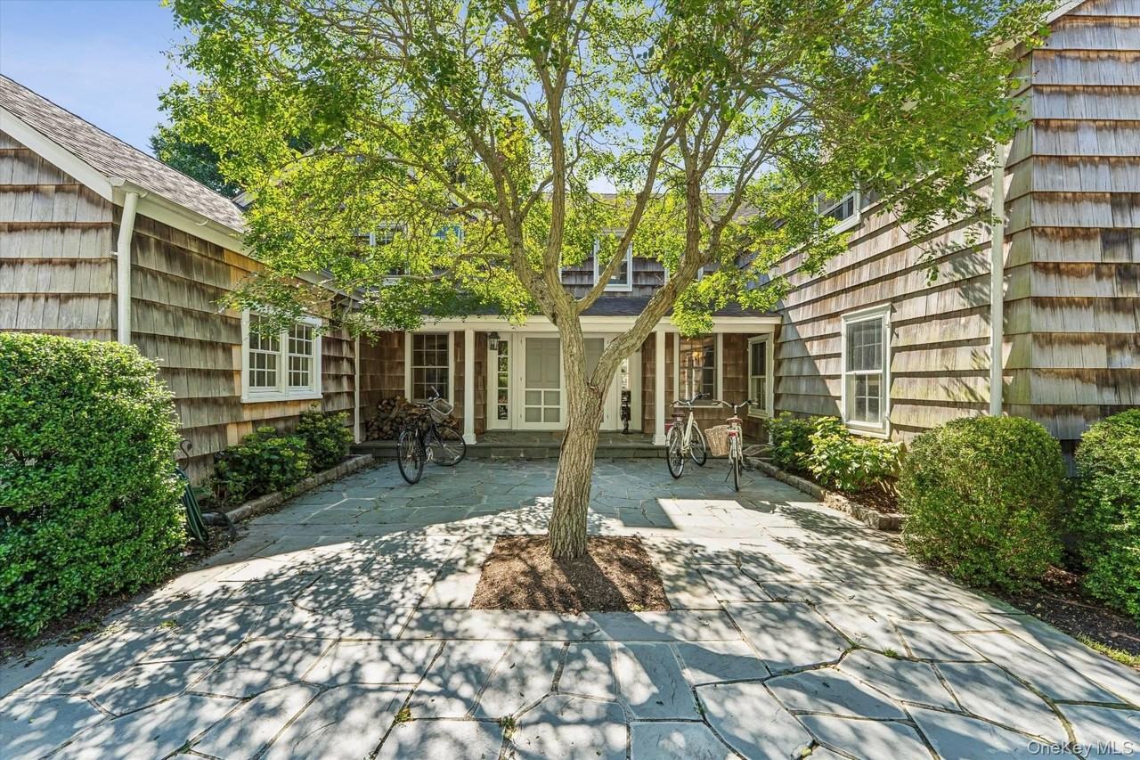 20 Quogue St - Photo 3 of 31