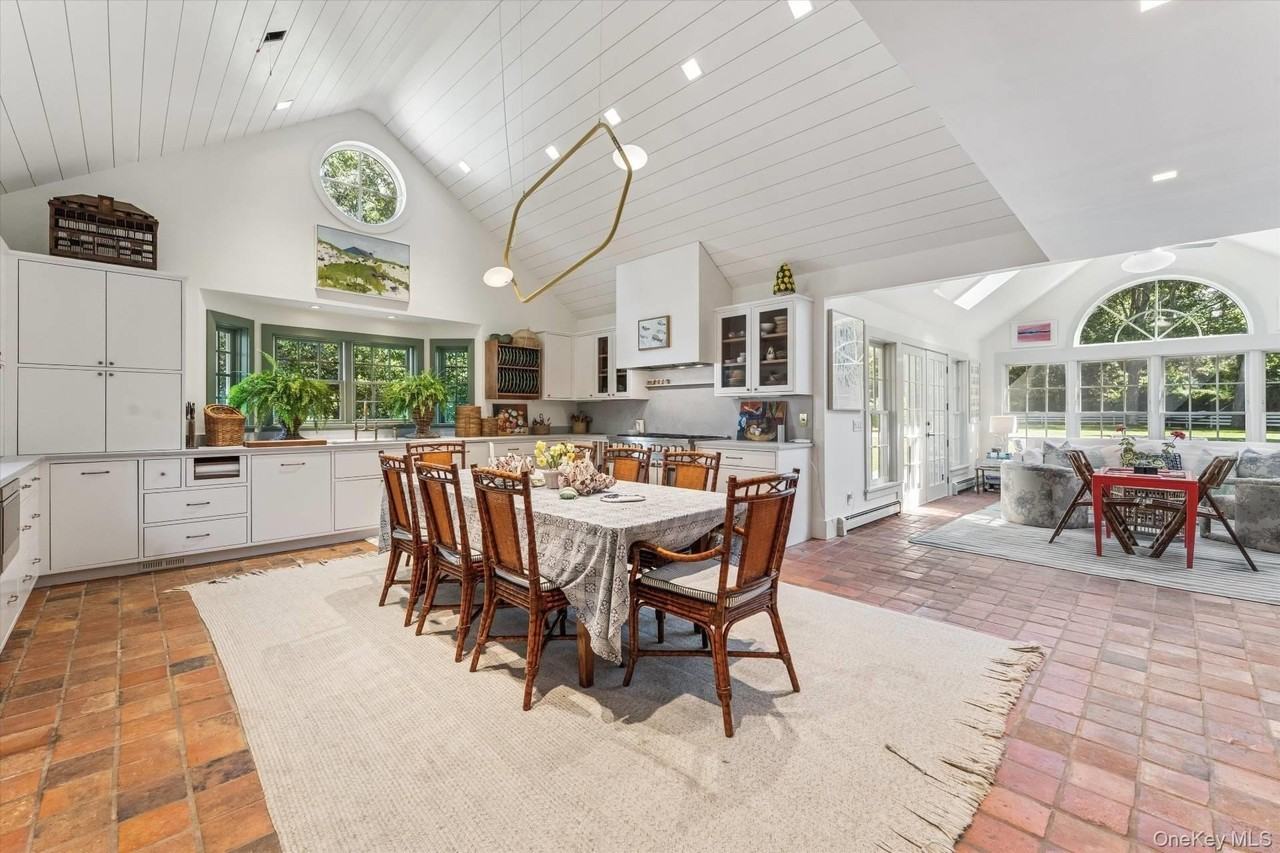 20 Quogue St - Photo 5 of 31